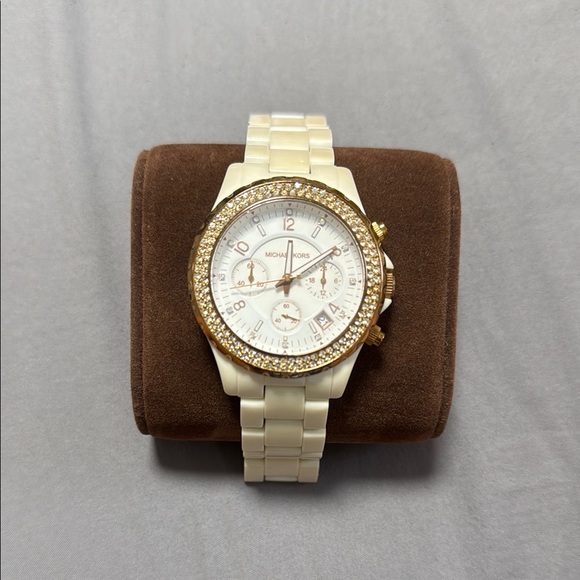 Michael Kors Elegant Gold and Cream Watch - Picture 1 of 3
